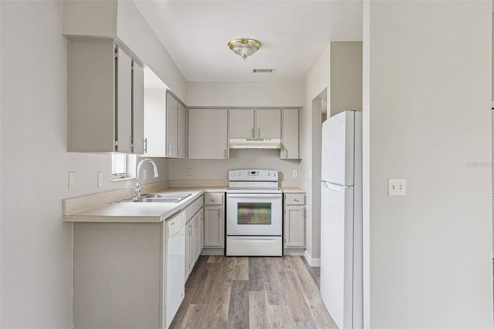 46 N Fairfax Ave Property Photo 8