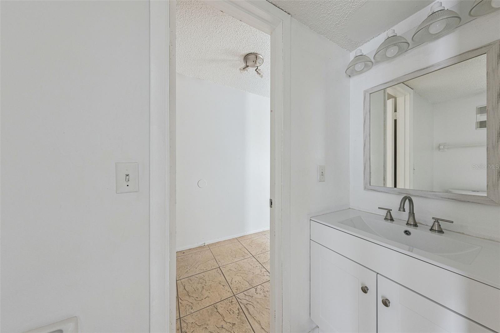 46 N Fairfax Ave Property Photo 17