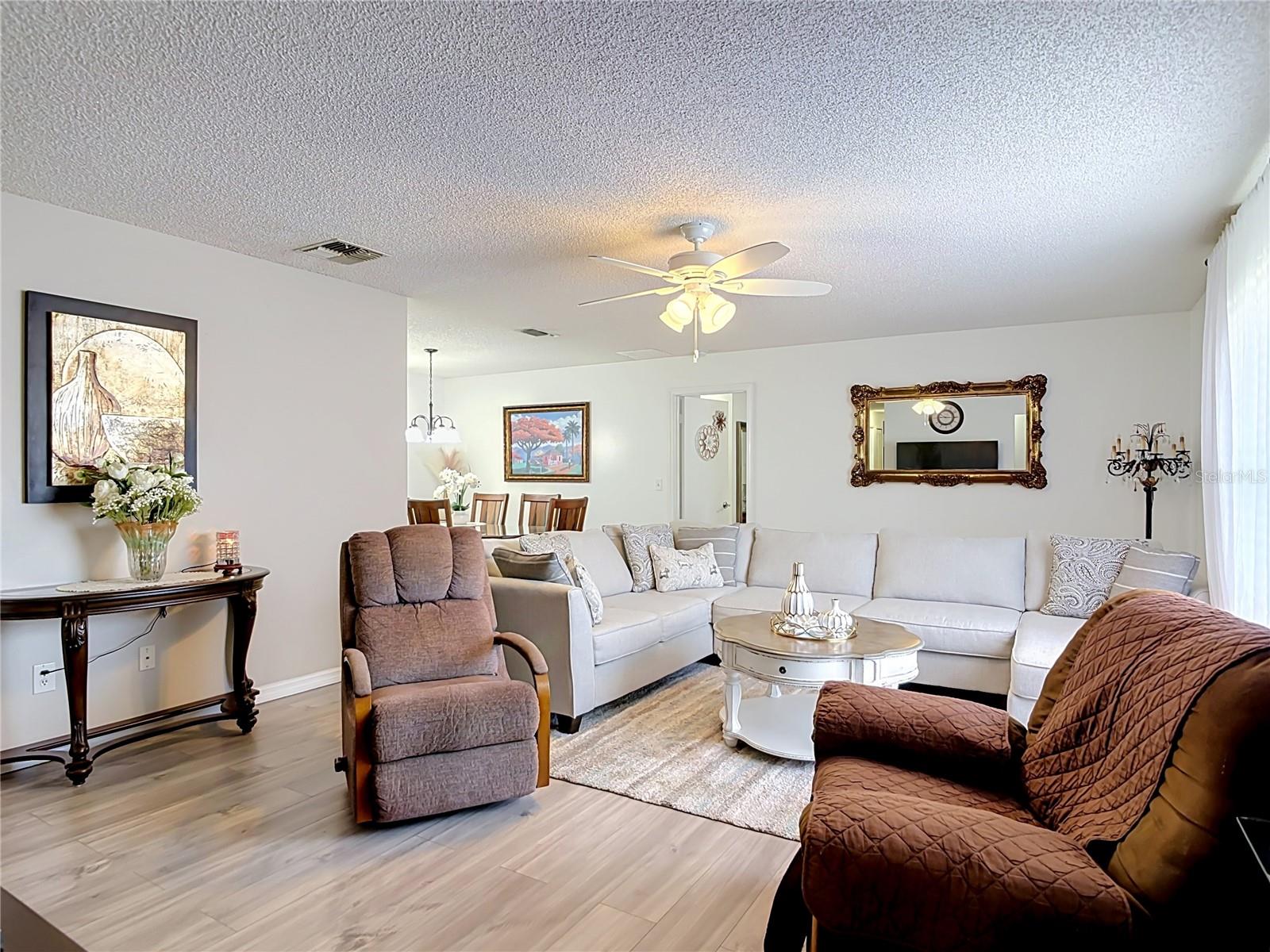 1535 Lavilla St Property Photo 3