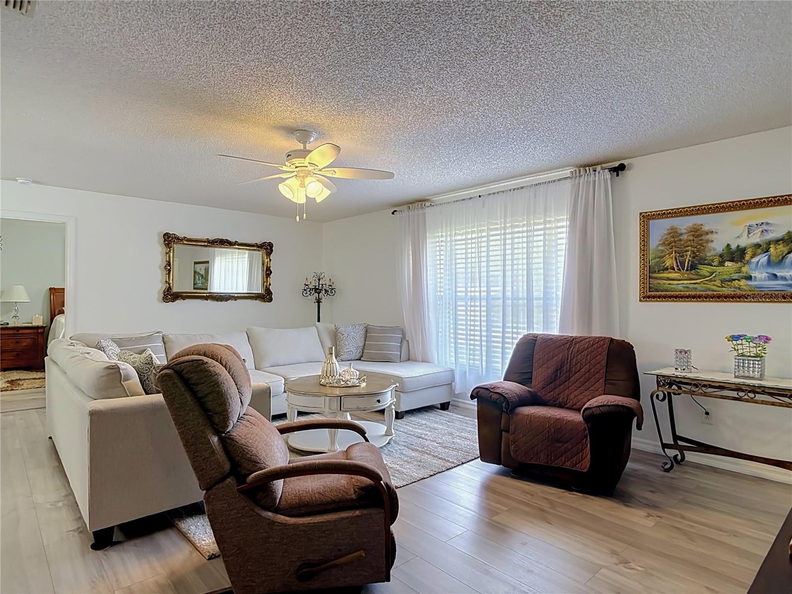 1535 Lavilla St Property Photo 5