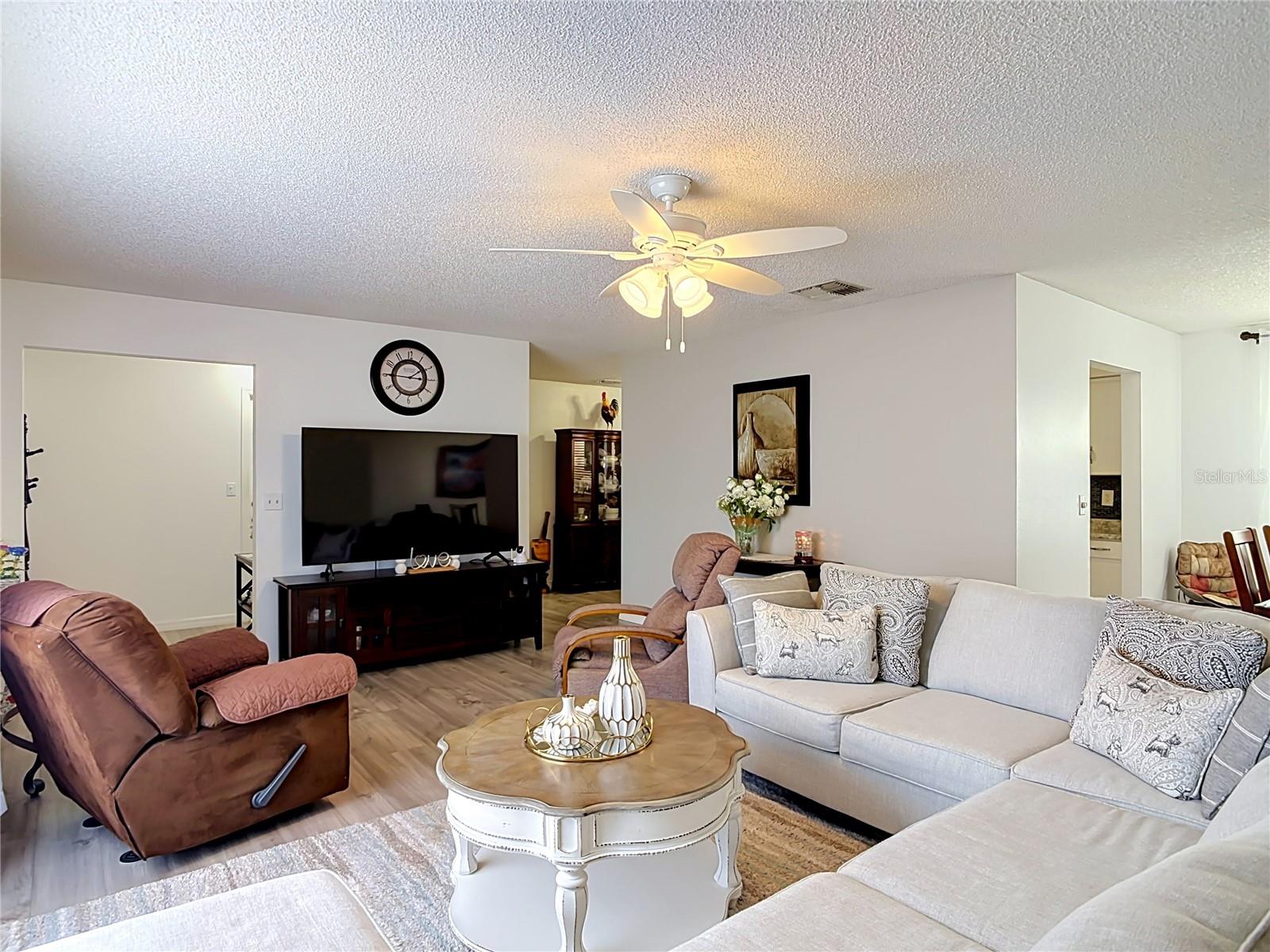 1535 Lavilla St Property Photo 8