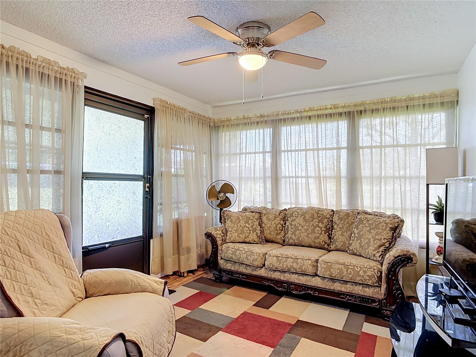 1535 Lavilla St Property Photo 27