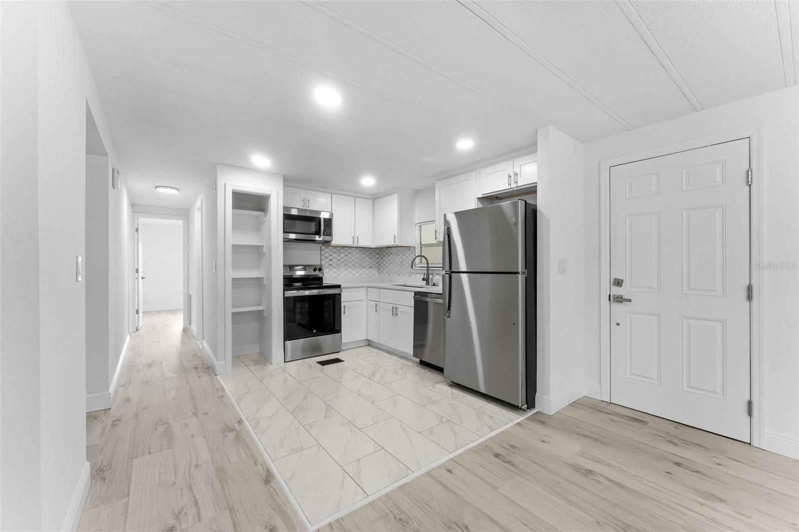 130 Florence Blvd Property Photo 2