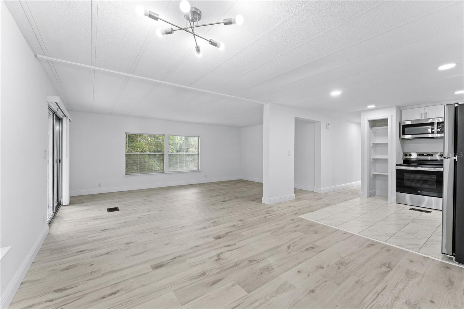 130 Florence Blvd Property Photo 5