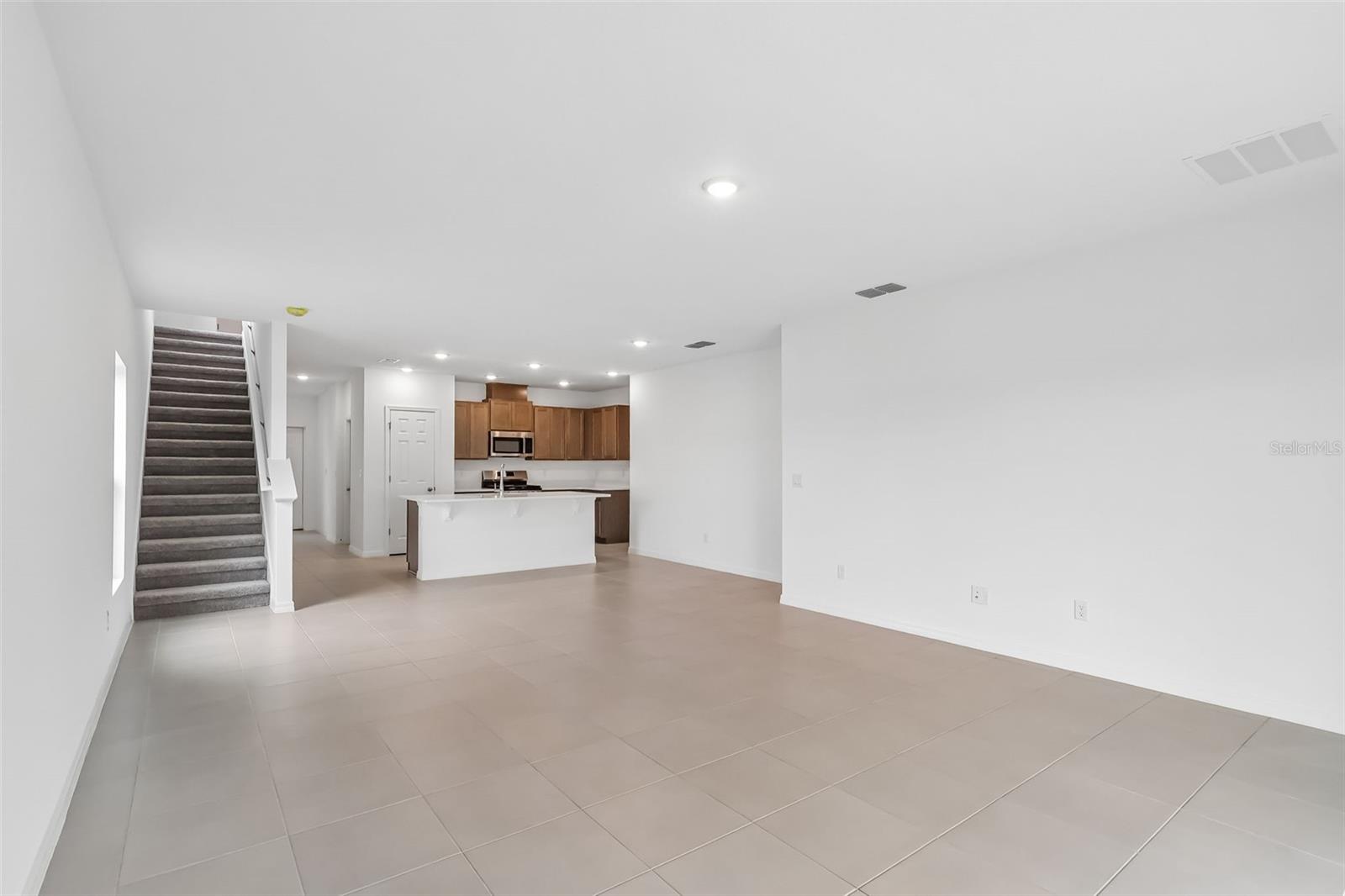 6985 Broad Wing Loop Property Photo 9