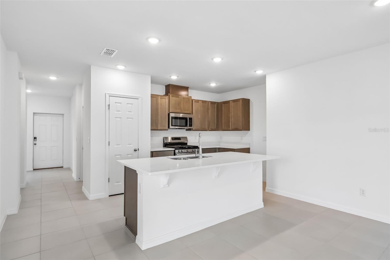 6985 Broad Wing Loop Property Photo 10