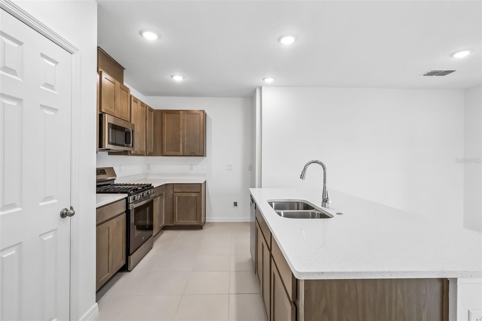 6985 Broad Wing Loop Property Photo 11