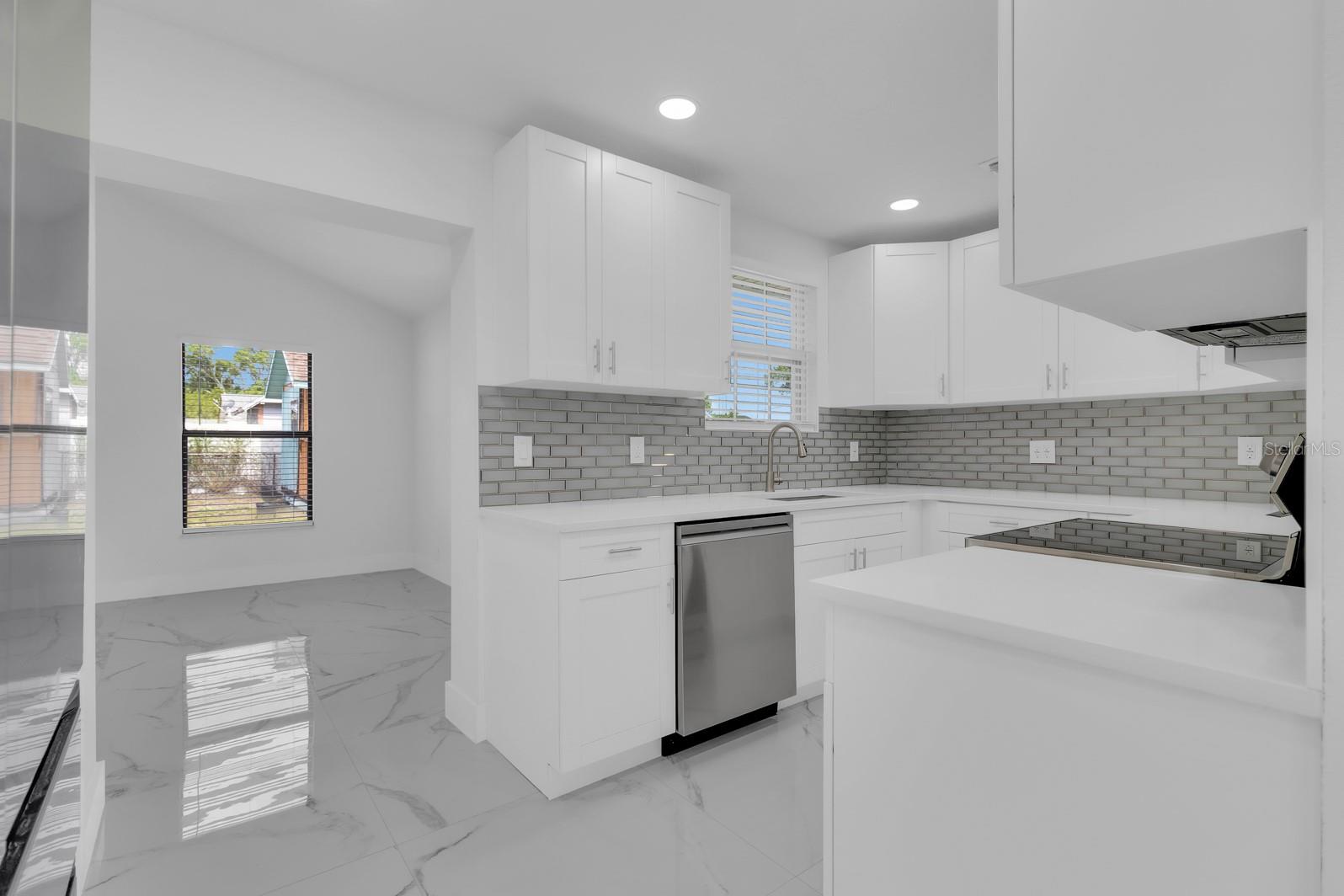 2322 Vincent Rd Property Photo 4