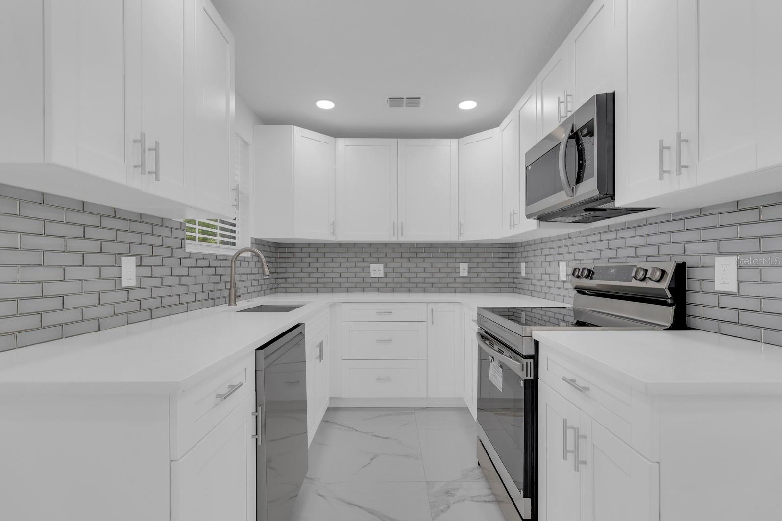 2322 Vincent Rd Property Photo 6