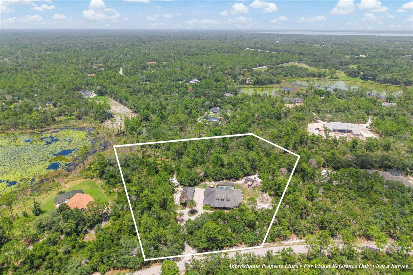 450 Valley Stream Dr Property Photo 3