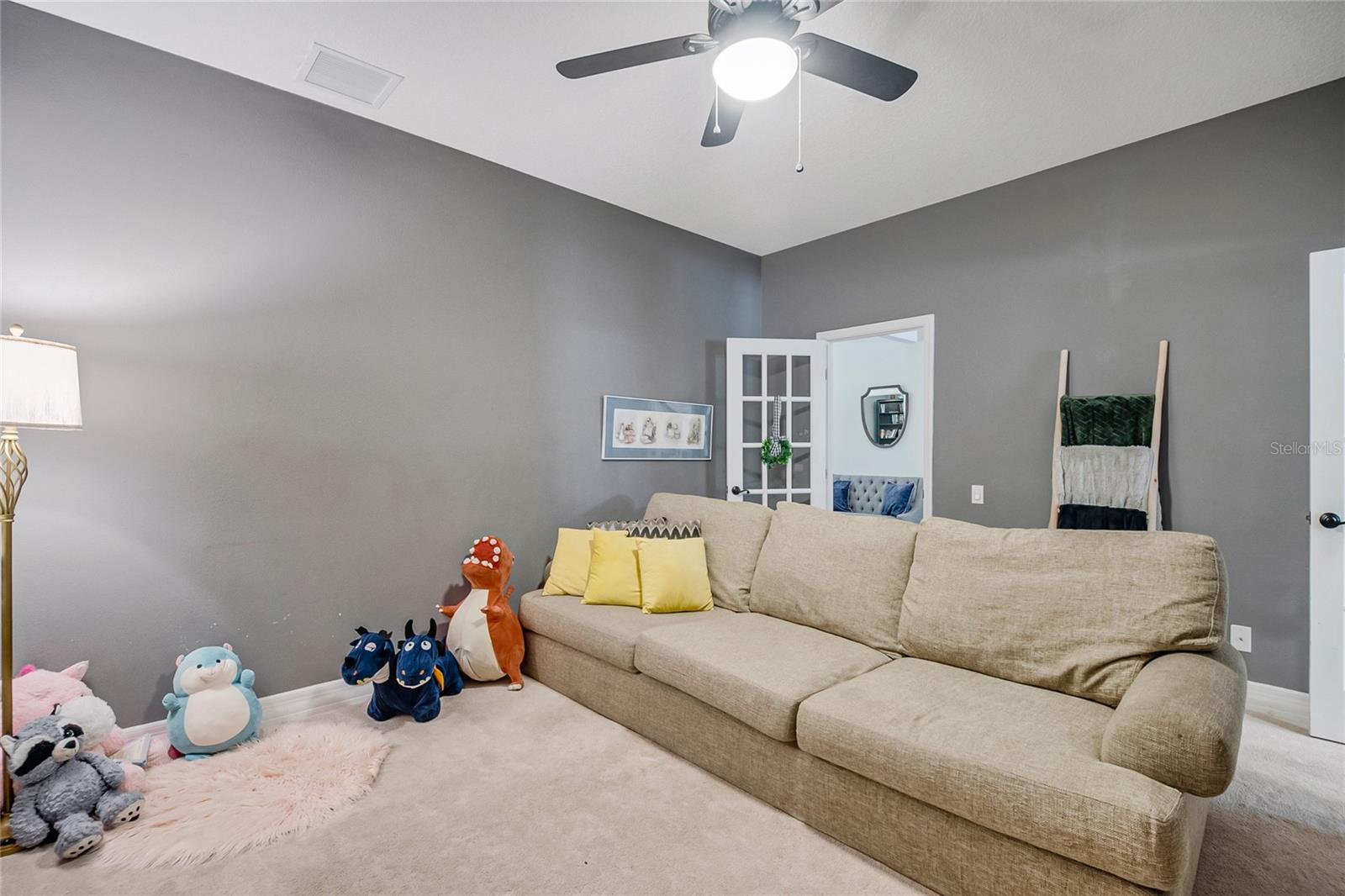 450 Valley Stream Dr Property Photo 27