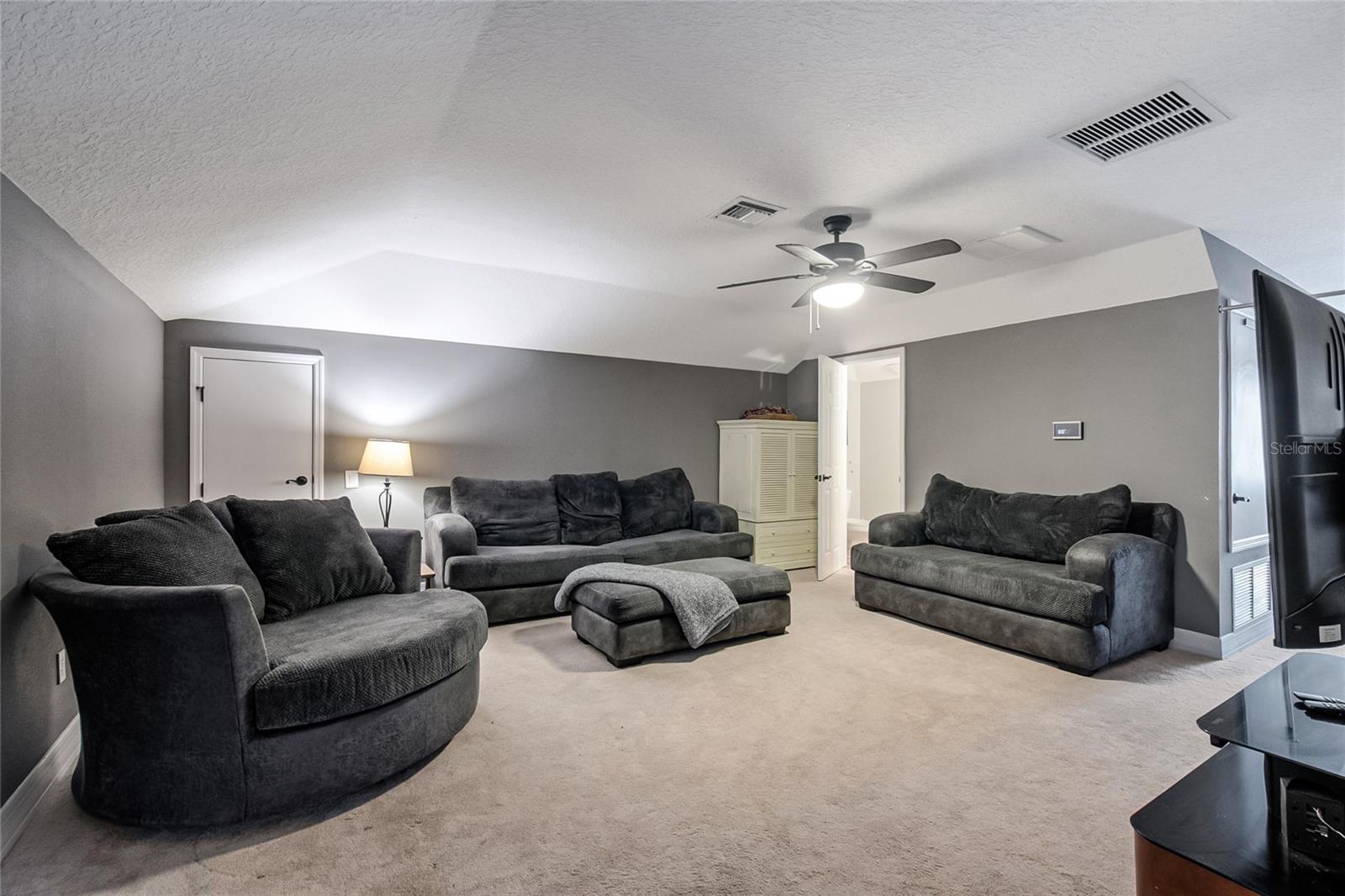 450 Valley Stream Dr Property Photo 42