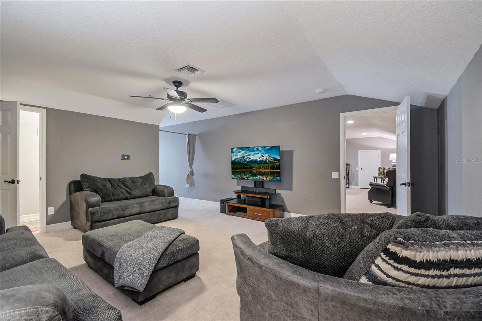 450 Valley Stream Dr Property Photo 43