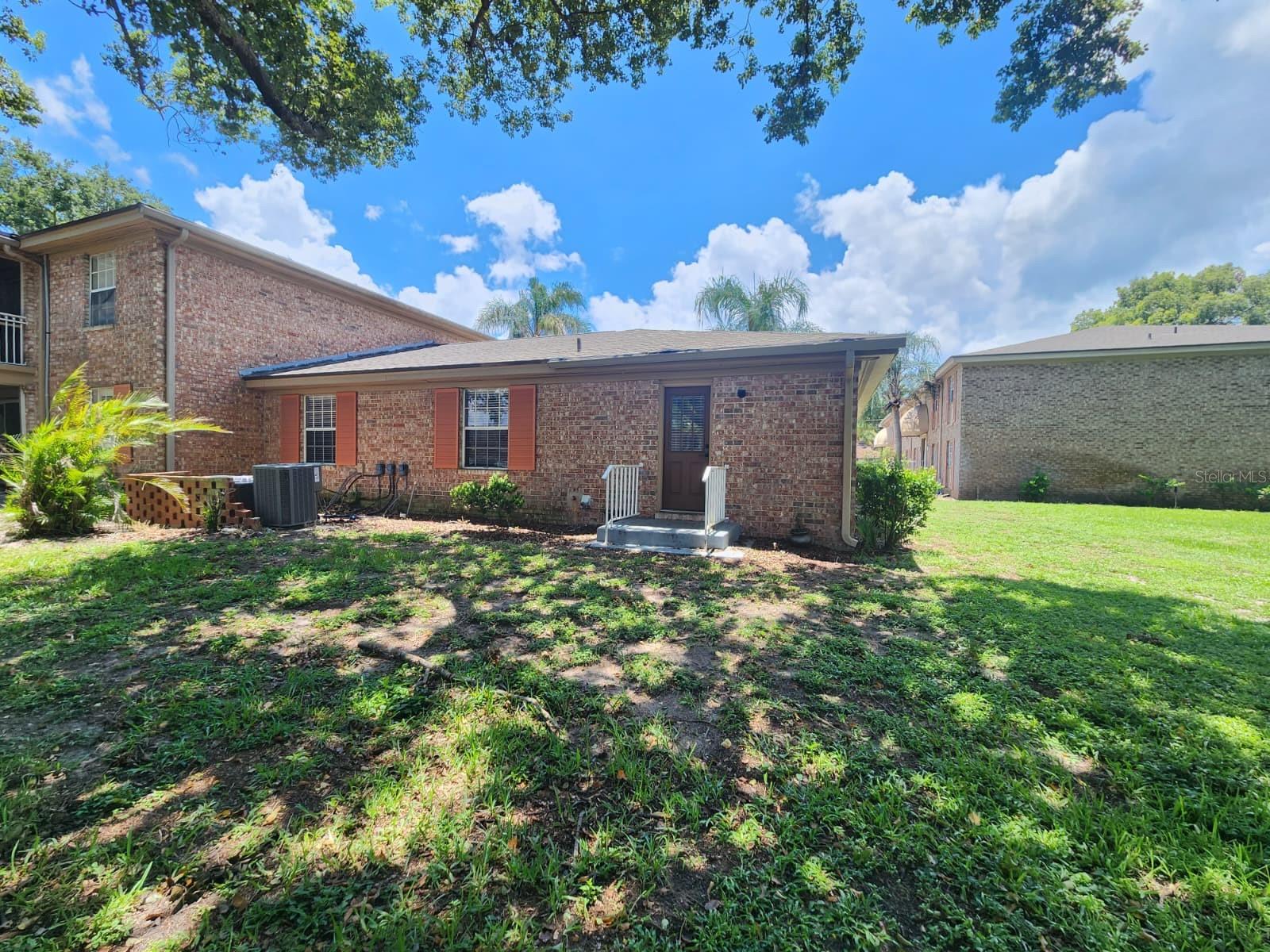 416 BANYON TREE CIR #108 Property Photo 1
