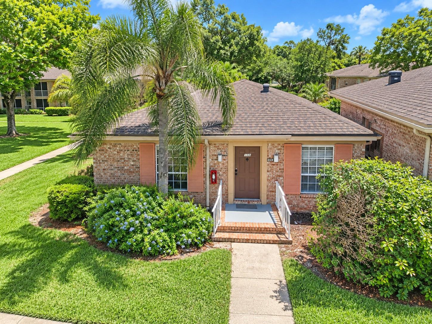 416 BANYON TREE CIR #108 Property Photo 1