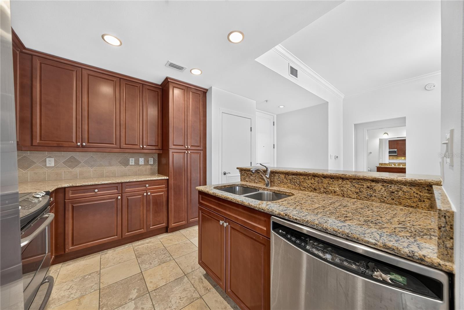 630 Vassar St #2210 Property Photo 14