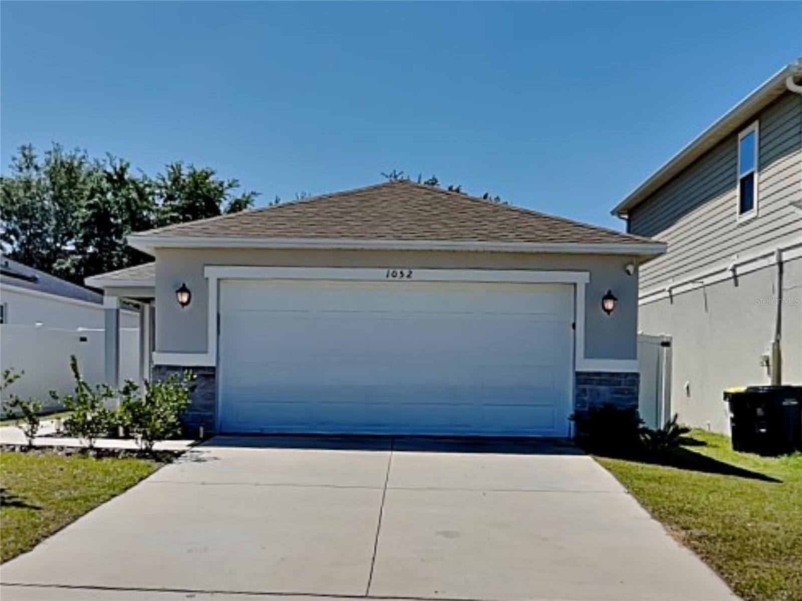 1052 PAPAYA CIR Property Photo 1