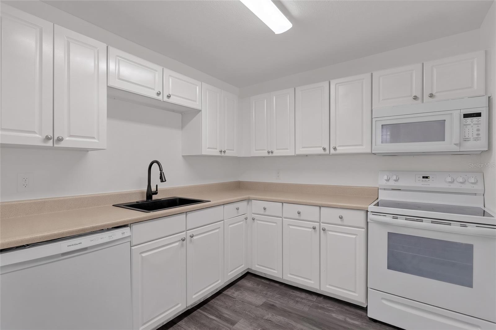 3987 Versailles Dr #3987f Property Photo 5