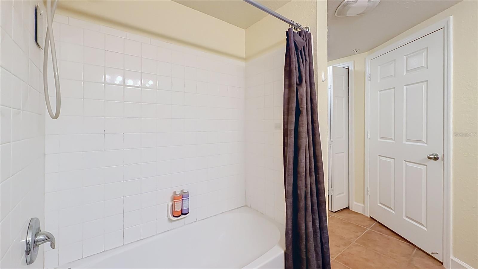 202 E South St #4040 Property Photo 19