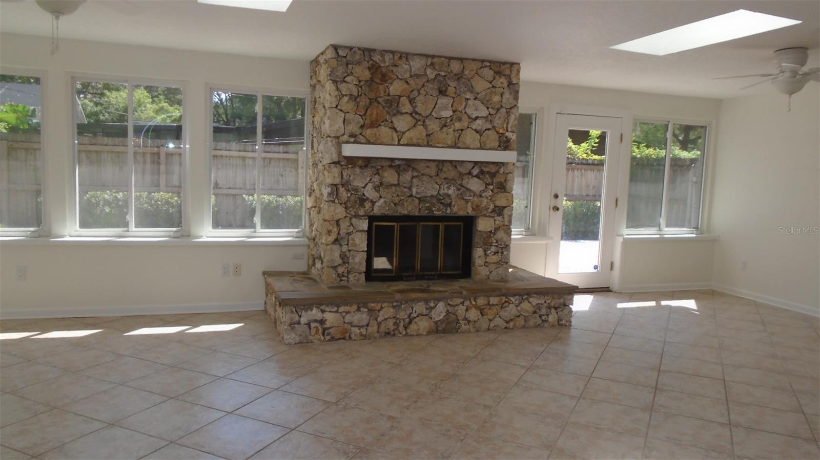 420 Arapaho Trl Property Photo 5