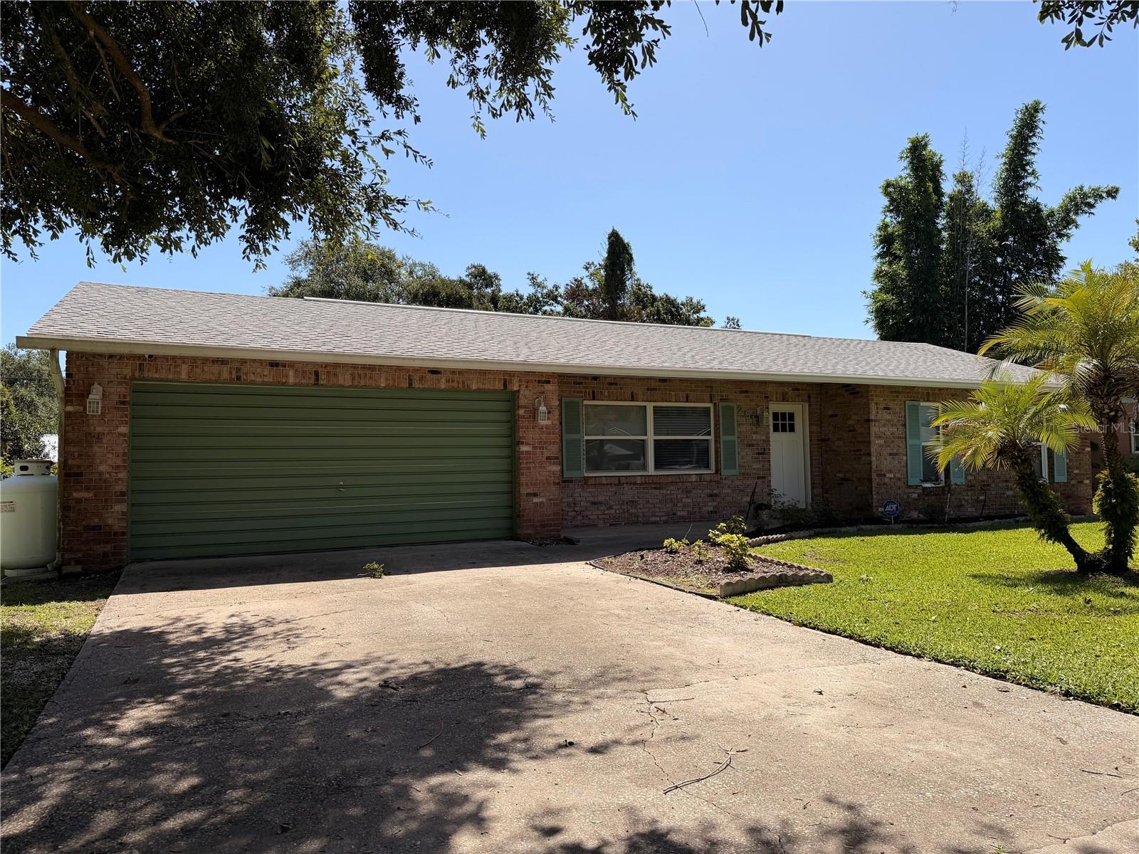 2513 Orange Tree Dr Property Photo 3