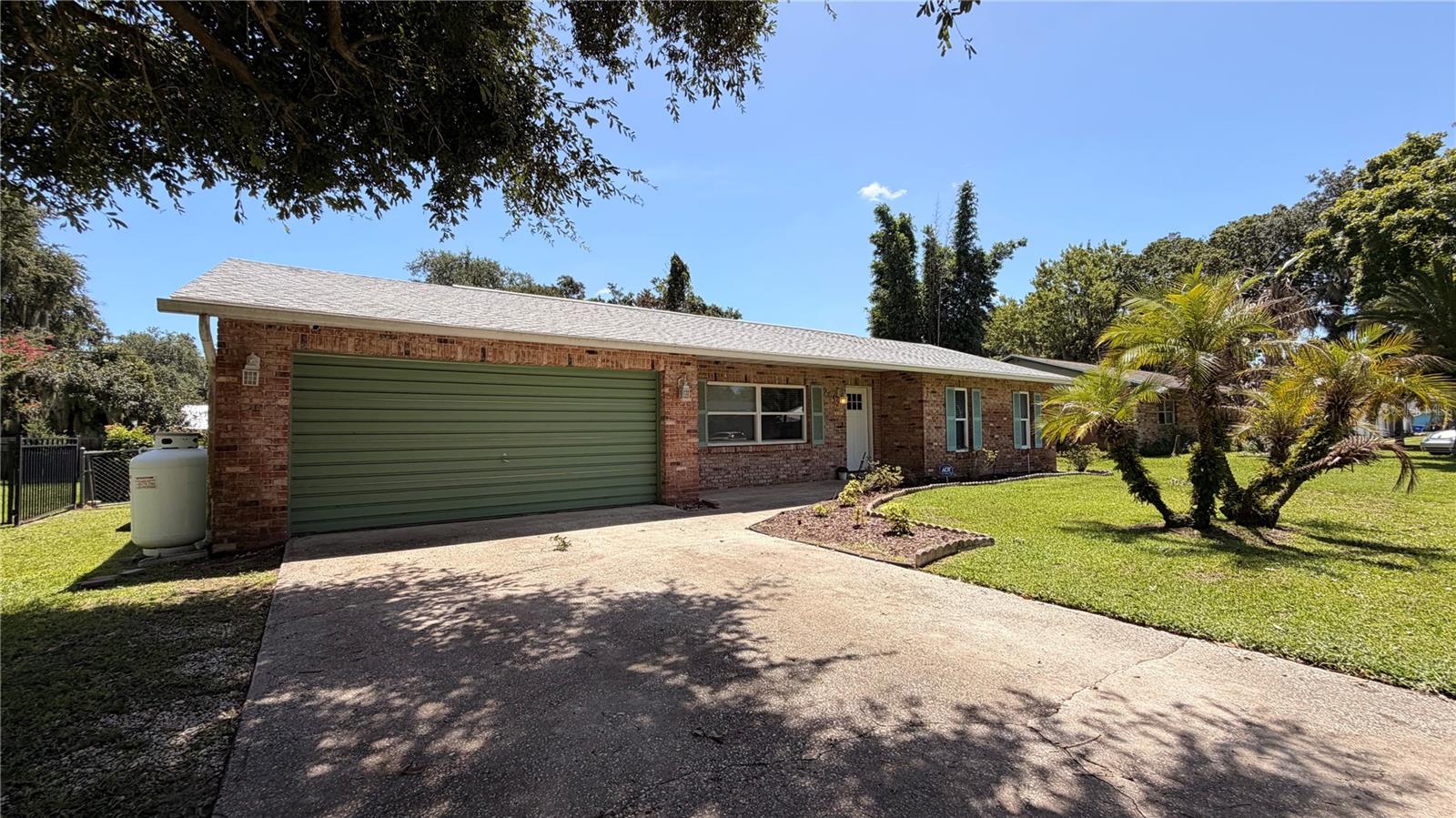 2513 Orange Tree Dr Property Photo 4