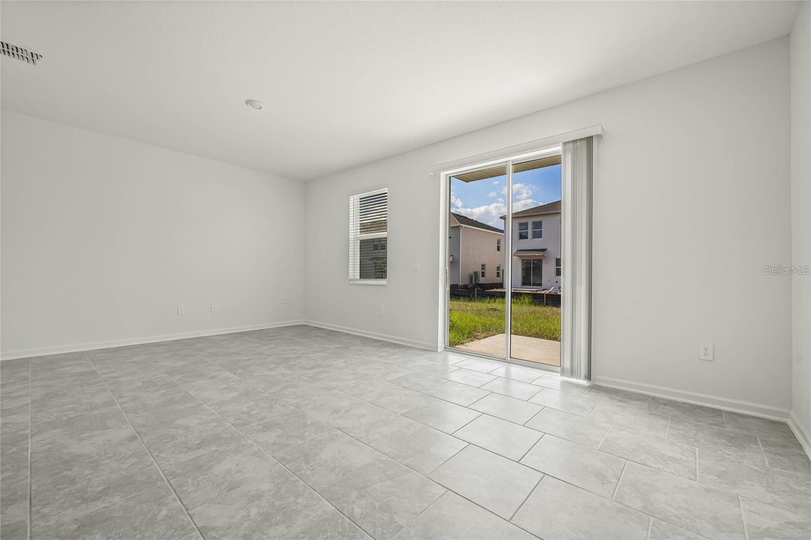 3286 Laurent Loop Property Photo 7