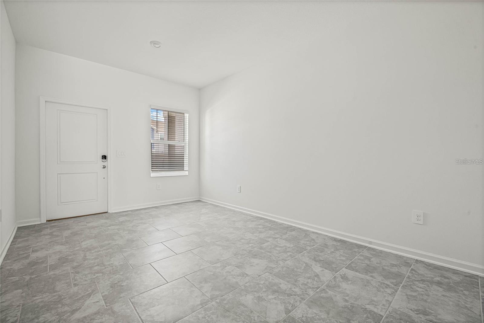 3286 Laurent Loop Property Photo 12