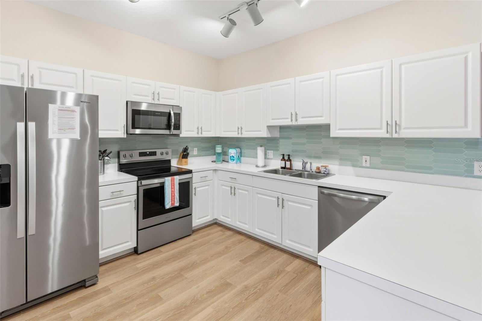 3119 Sun Lake Ct #b Property Photo 11
