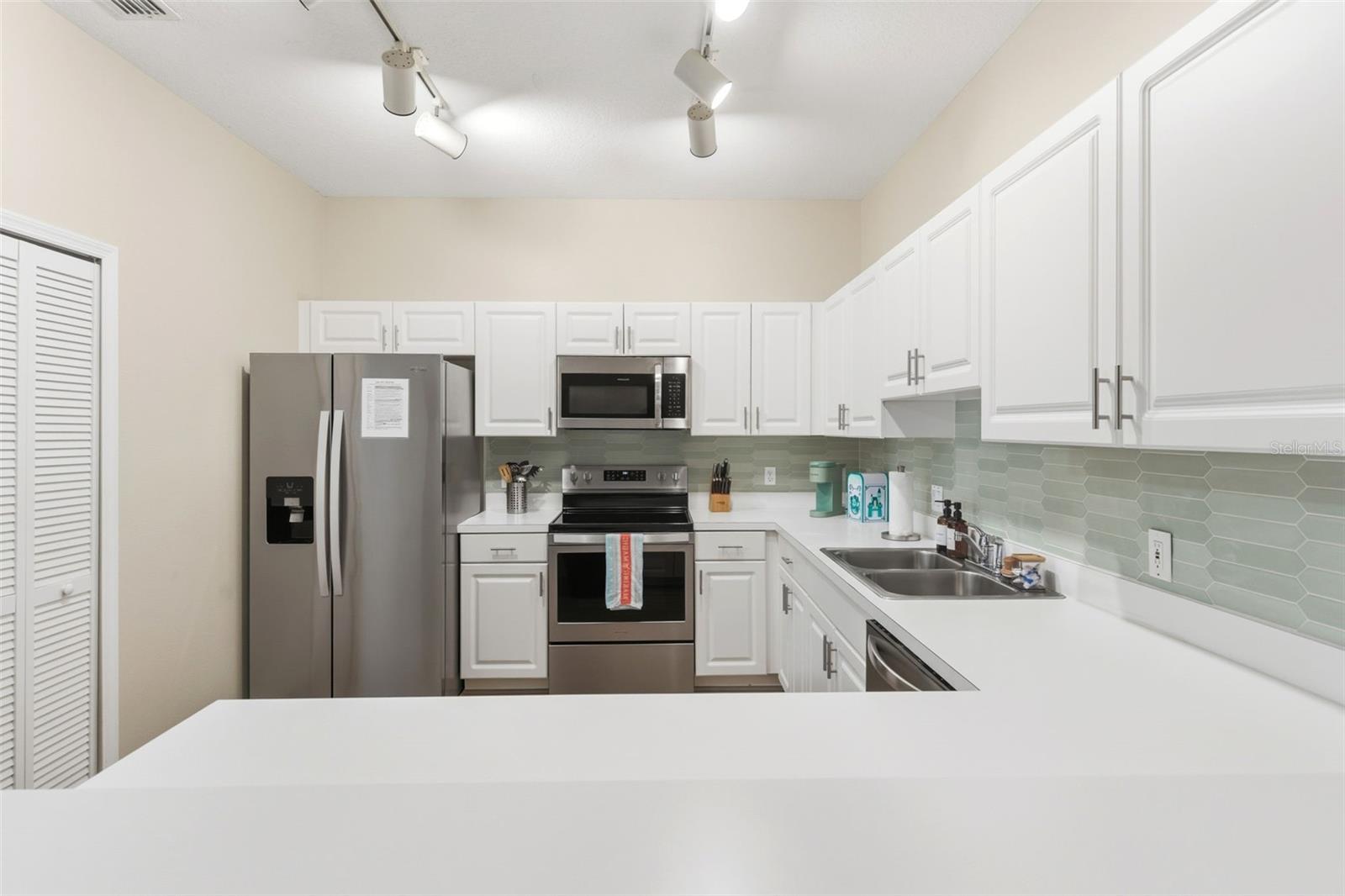 3119 Sun Lake Ct #b Property Photo 12