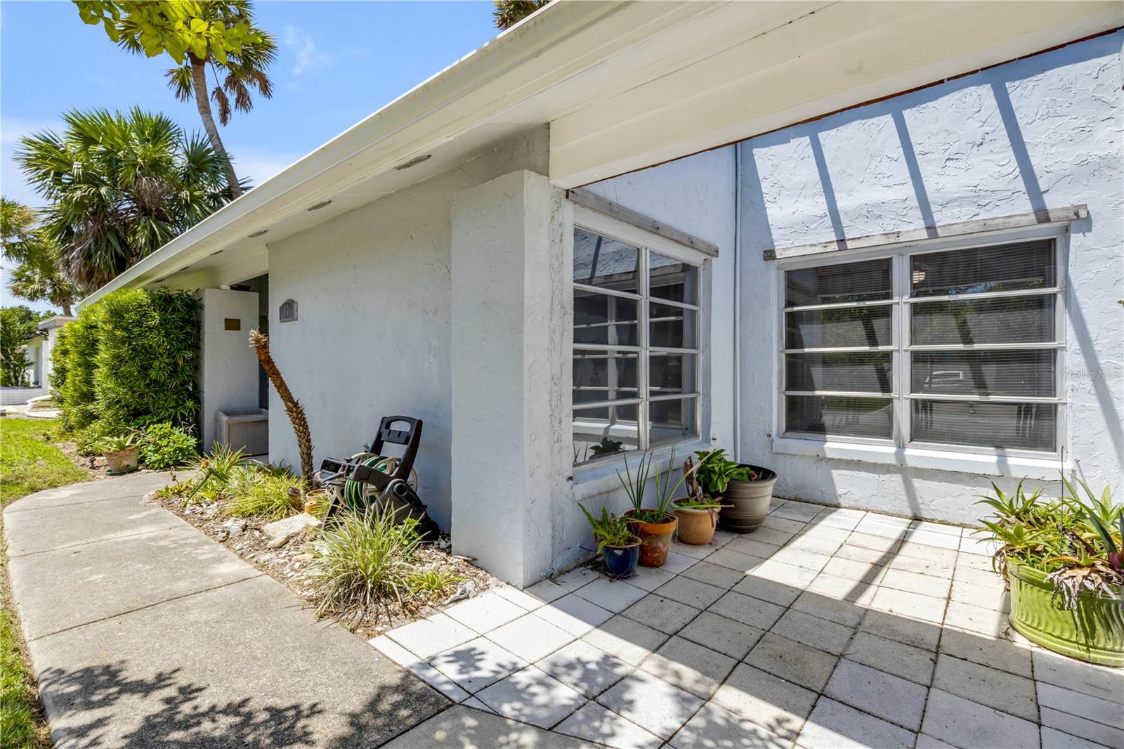 19 Crompton Pl Property Photo 4