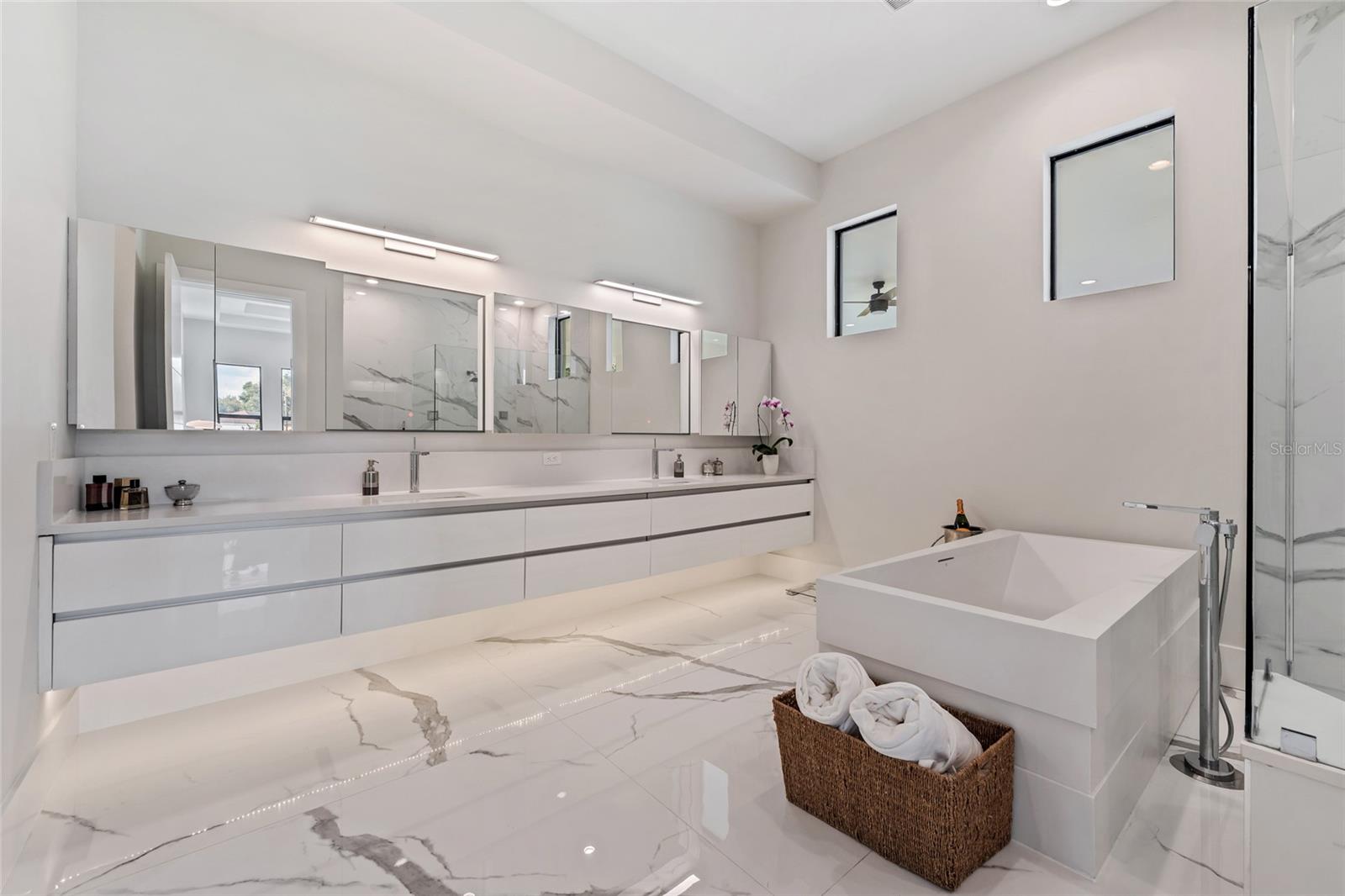 6159 Harbour Town Ct Property Photo 12