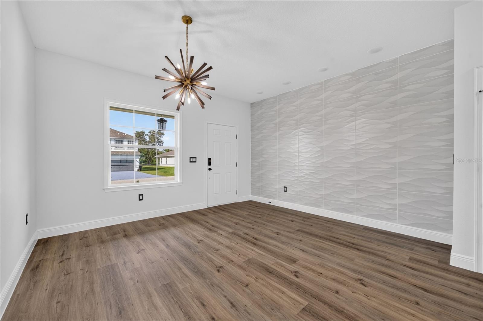 1854 Superior Ct Property Photo 7