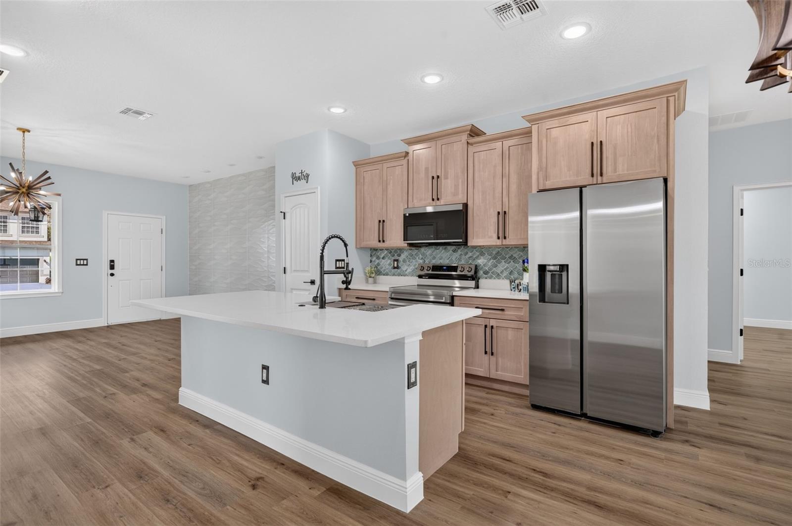 1854 Superior Ct Property Photo 10