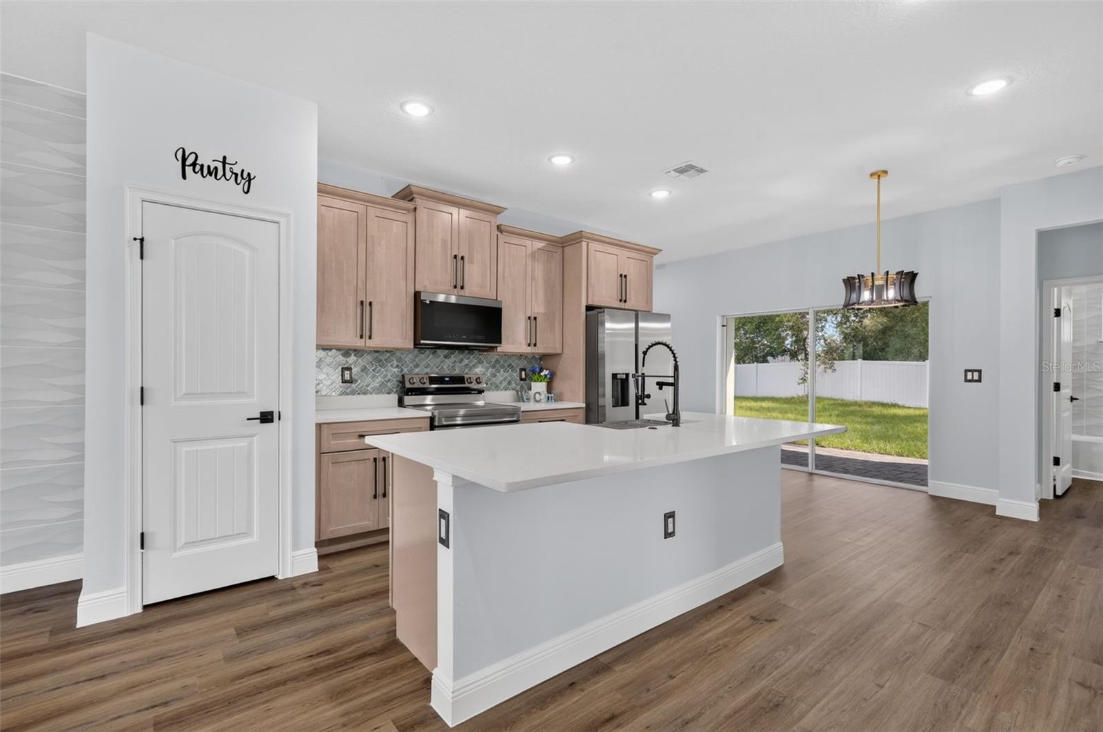 1854 Superior Ct Property Photo 11