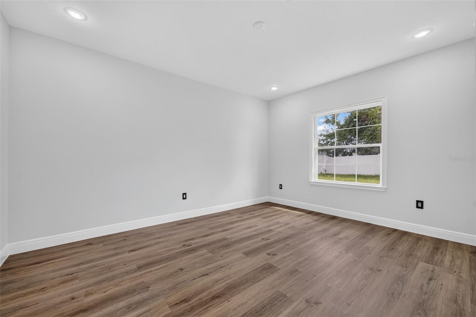 1854 Superior Ct Property Photo 20