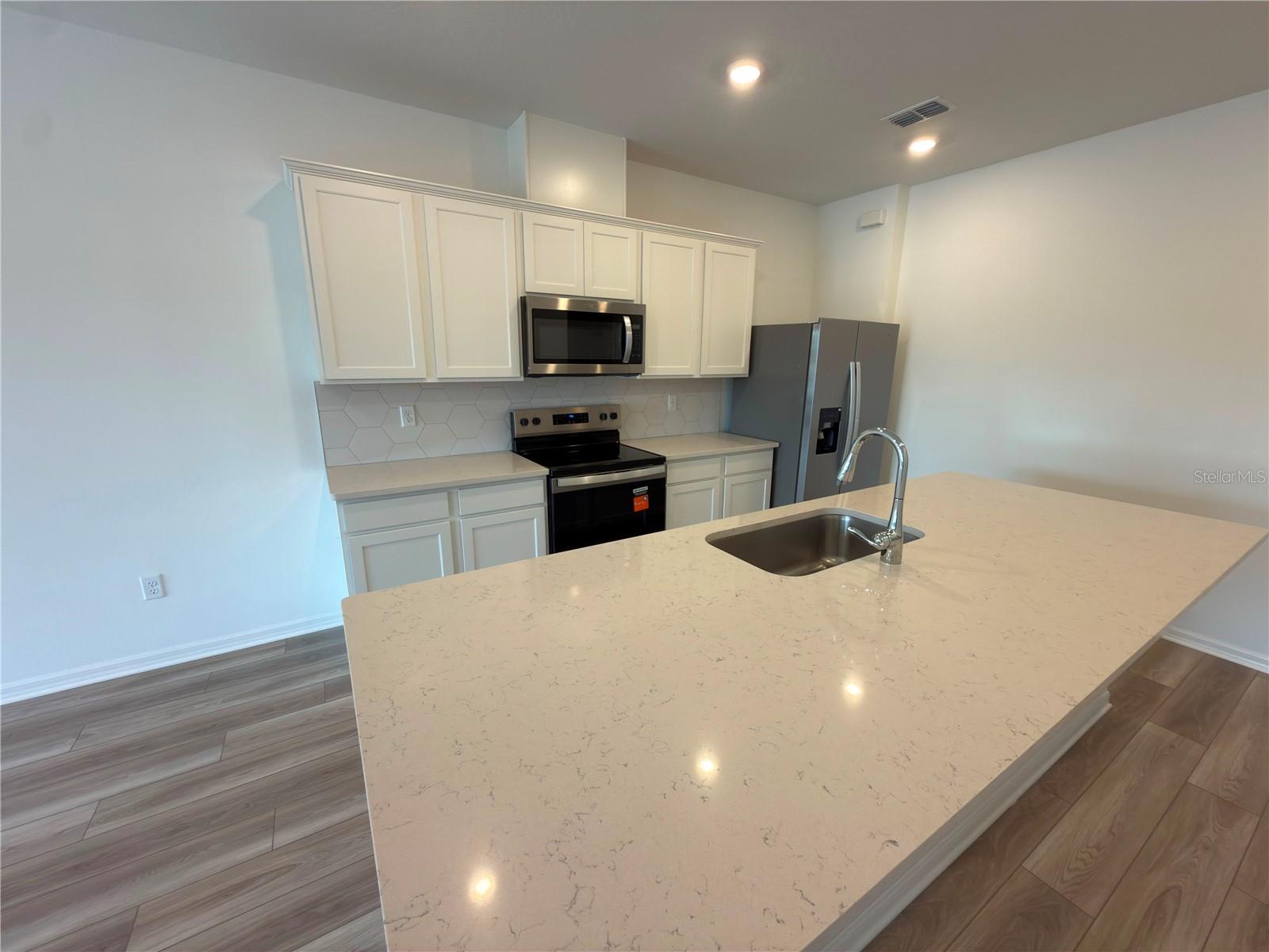 11419 Harborview St Property Photo 3