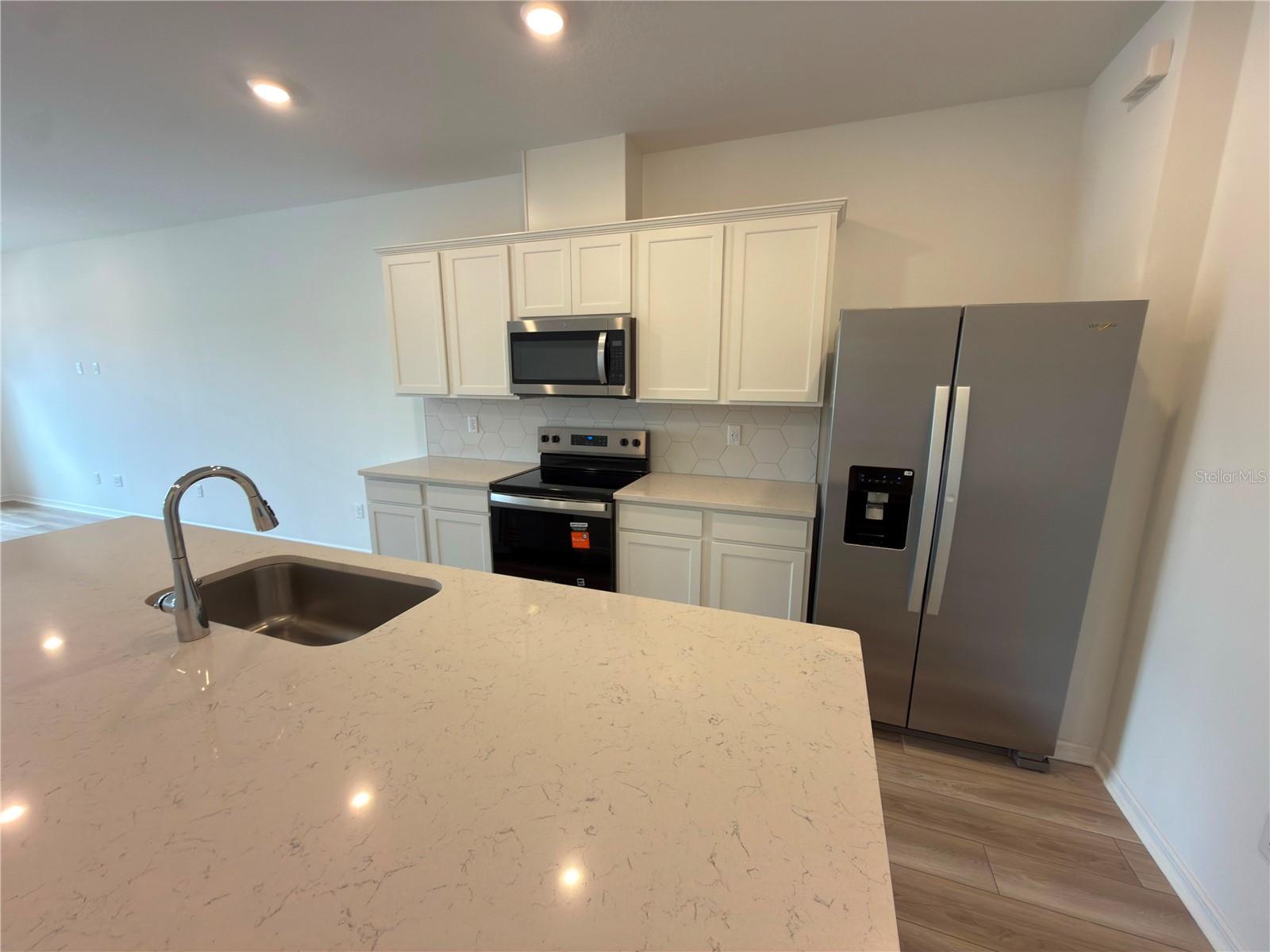 11419 Harborview St Property Photo 4