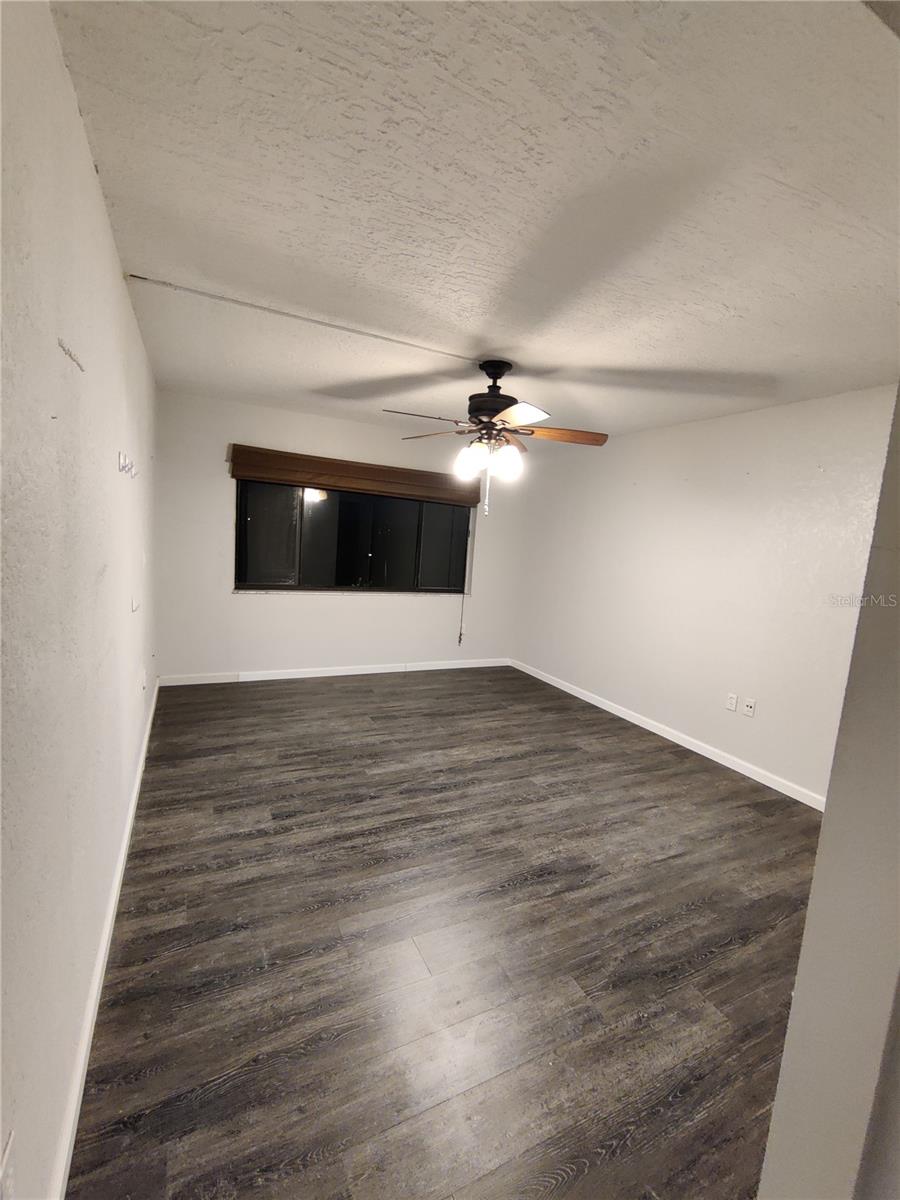 O6425884 Property Photo 4