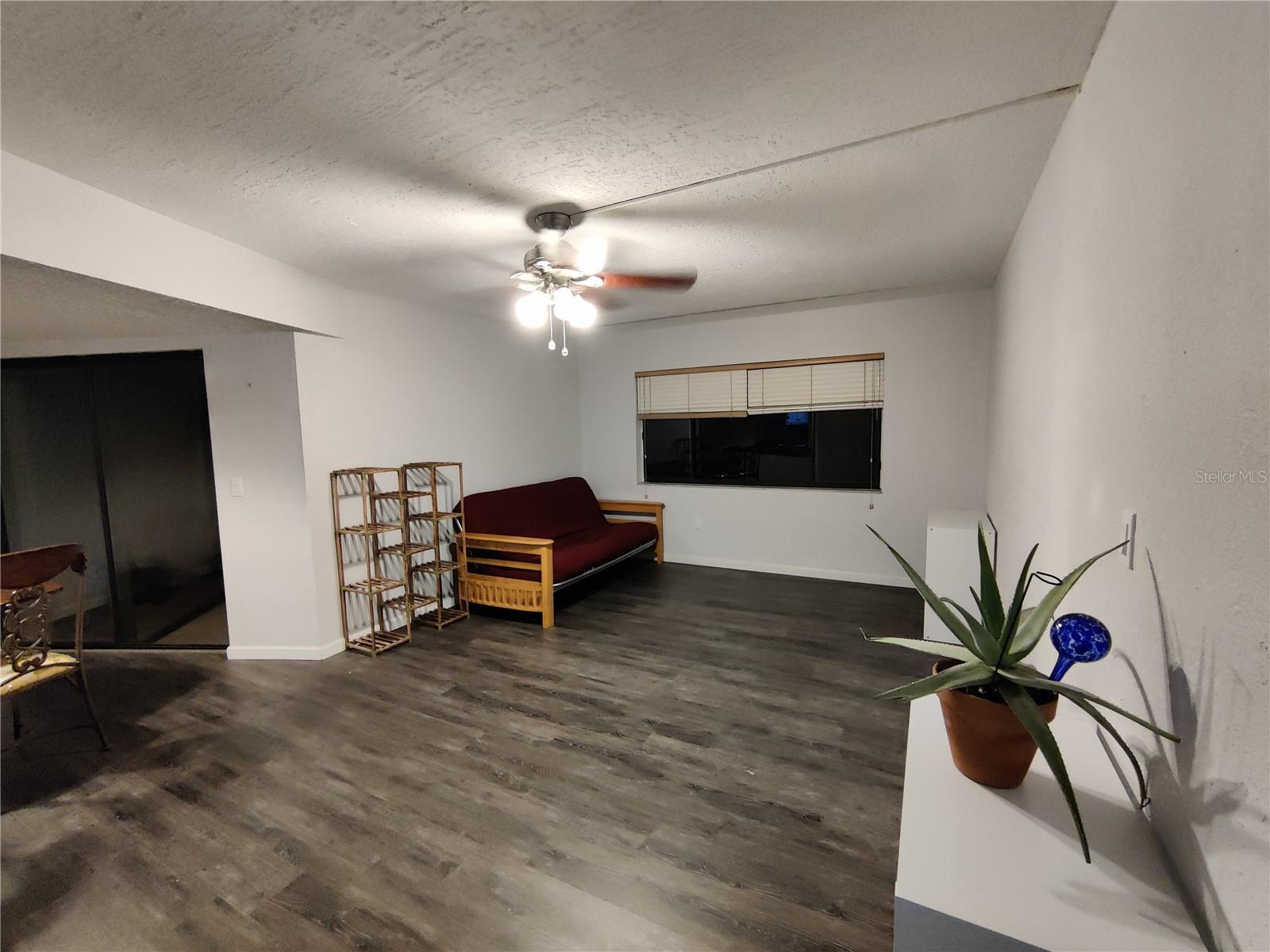 O6425884 Property Photo 5