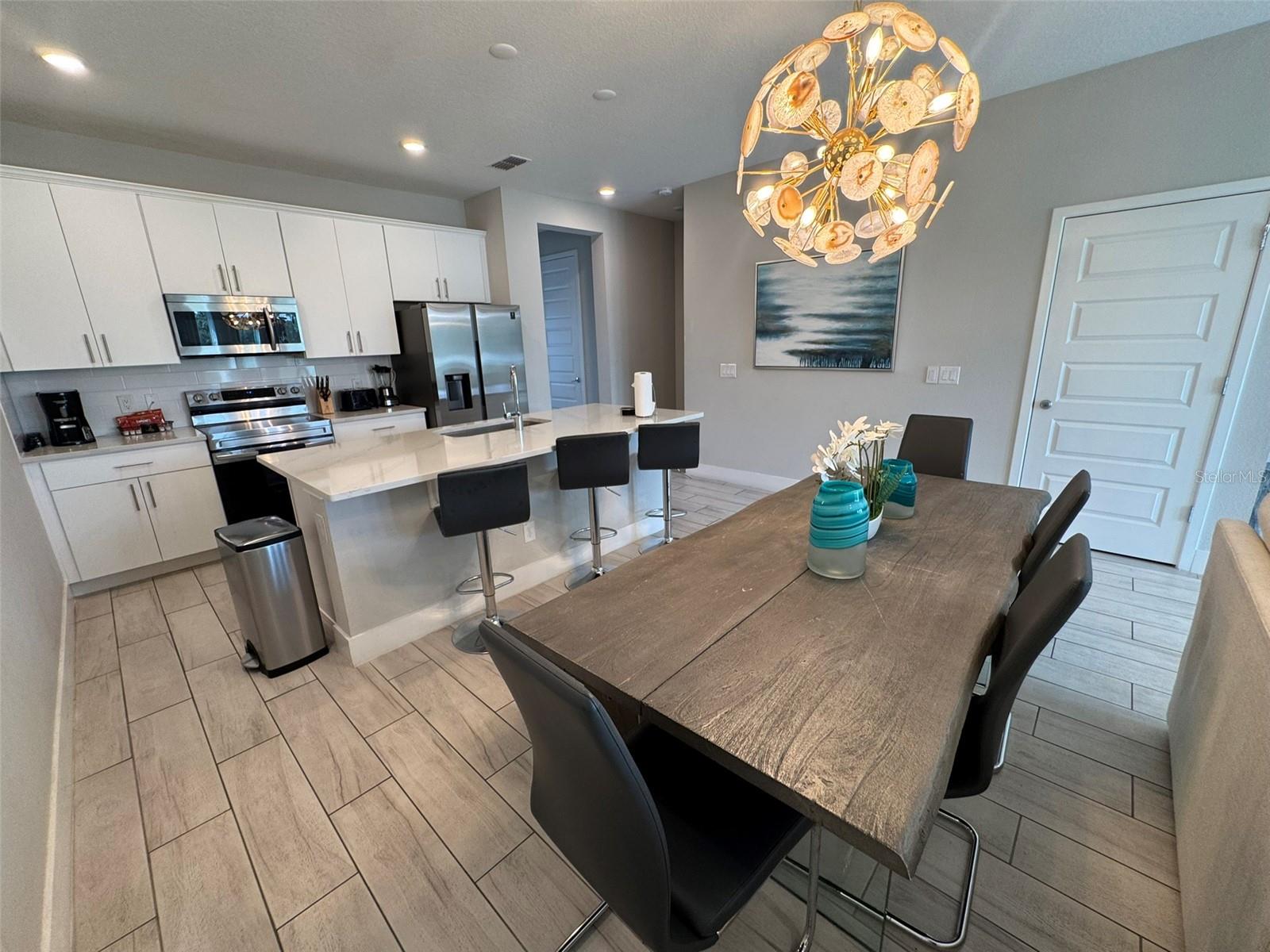 768 Driving Range Ct Property Photo 6