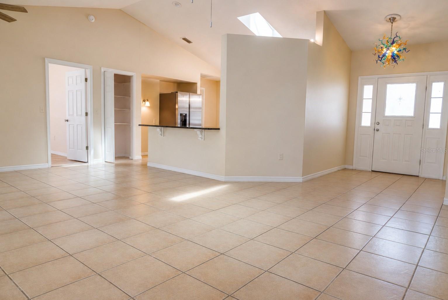11130 Fountain Lake Blvd Property Photo 6