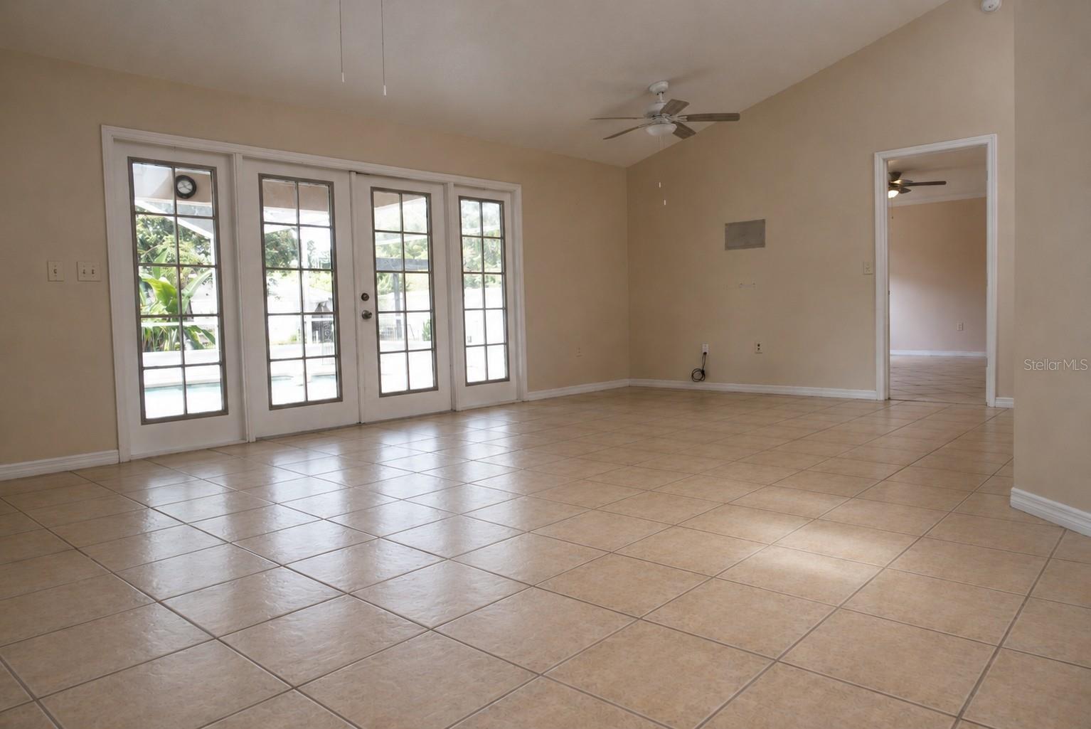 11130 Fountain Lake Blvd Property Photo 7