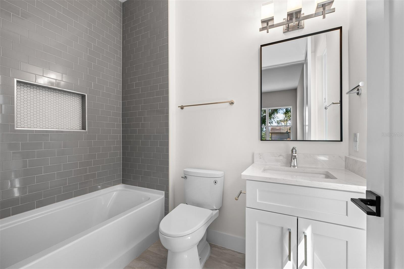 2630 Harrison Ave Property Photo 34