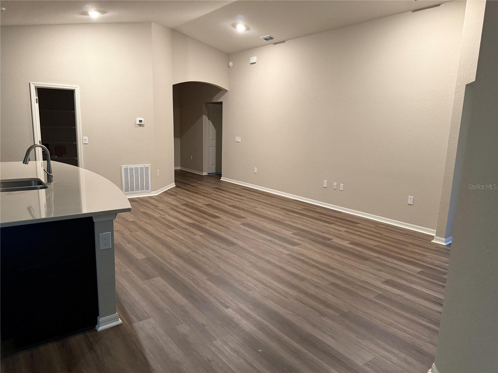 615 Bentley North Dr Property Photo 3