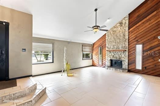 1637 Gran Via Property Photo 4