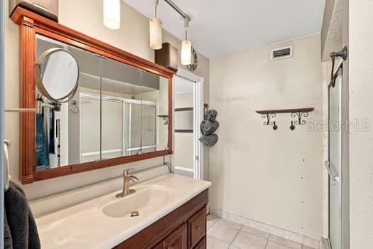 1637 Gran Via Property Photo 12
