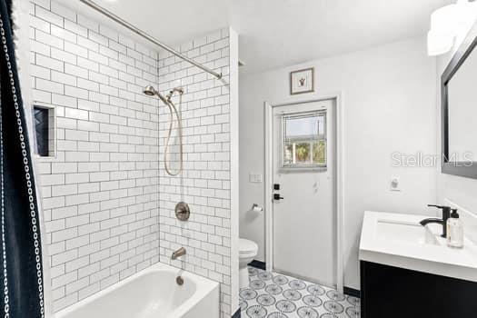 1637 Gran Via Property Photo 16