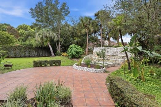 1637 Gran Via Property Photo 29