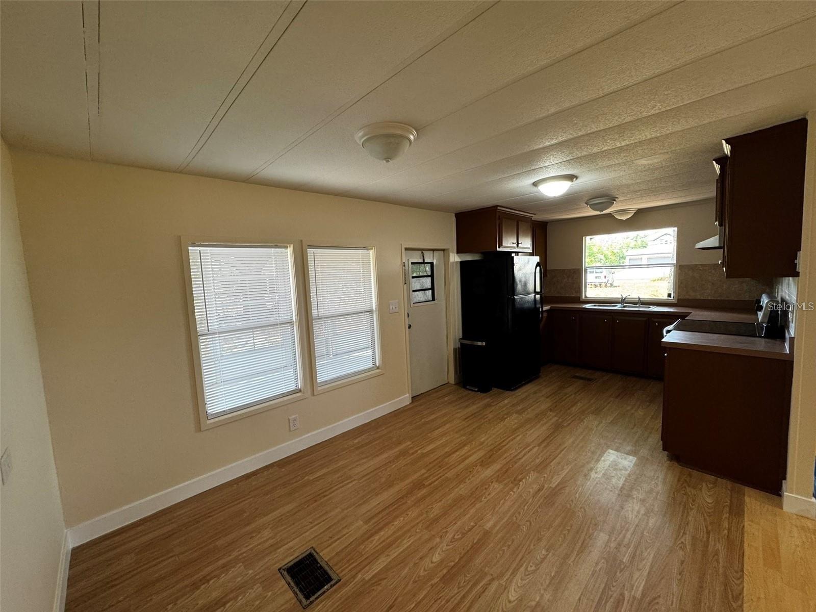 O6425978 Property Photo 4